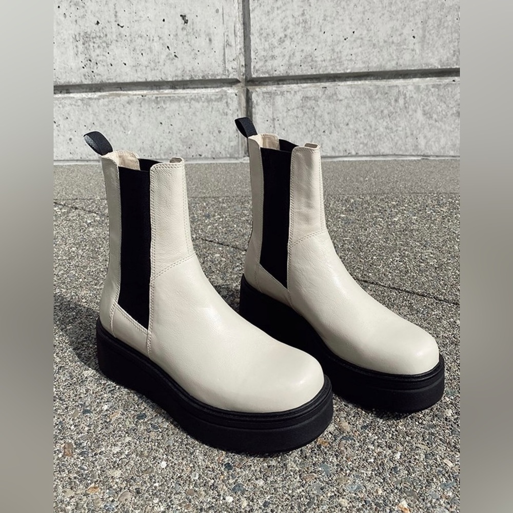 SOLD - Vagabond Tara Platform Chelesa Boots (size 9) - Picture 1 of 11